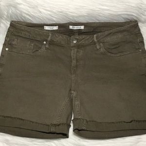 Vigoss Casie Frayed Cuff Denim Shorts, Olive, 16W